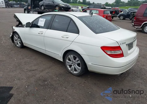 2009 Mercedes-Benz C 300 Luxury/Sport from USA, damaged, VIN WDDGF54X89R048281